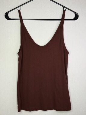 *** BUNDLE ALERT ****16 junior S/M tops/ tanks/ crop tops